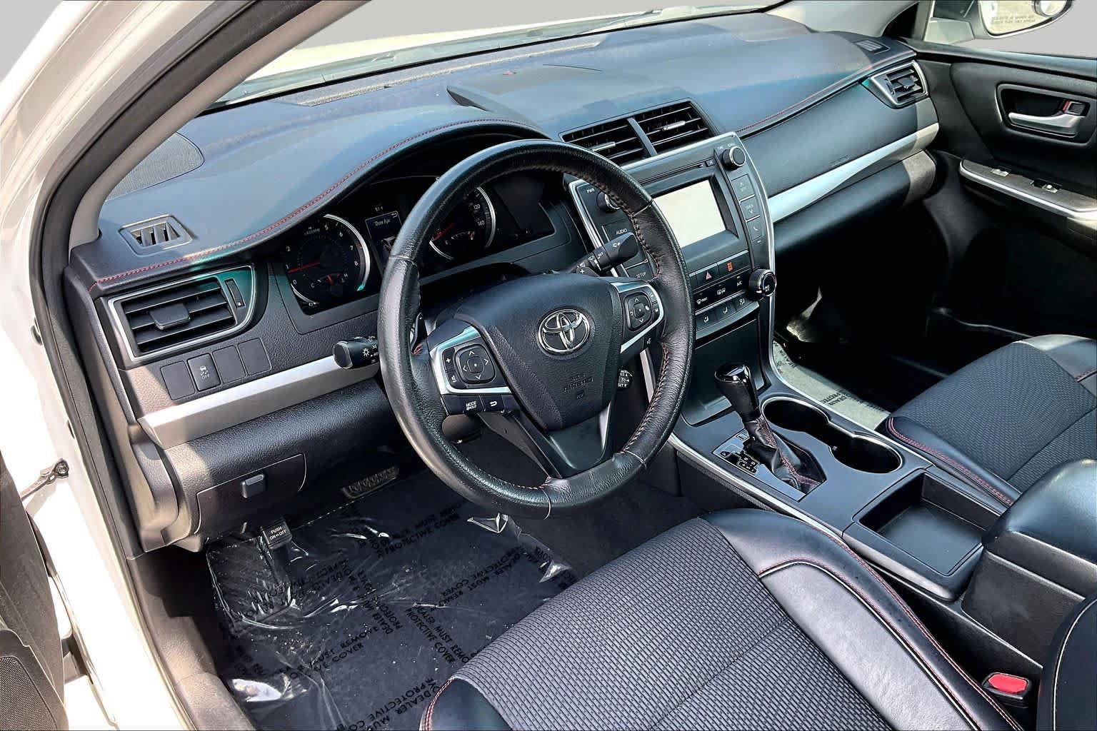 Used 2017 Toyota Camry SE FWD image 17