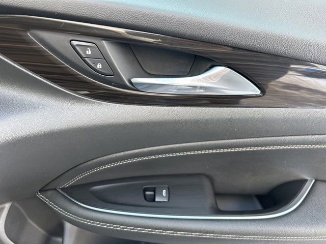 Used 2018 Buick Regal Essence w/ Driver Confidence Package #1 image 18
