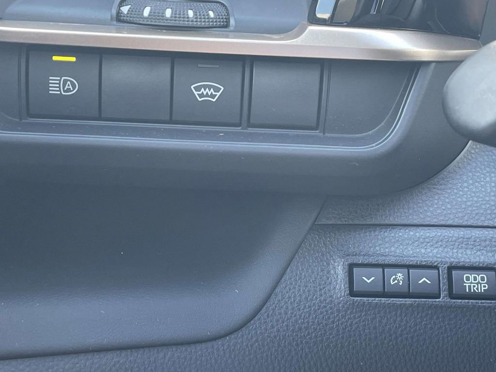 Used 2023 Toyota Crown Limited image 25