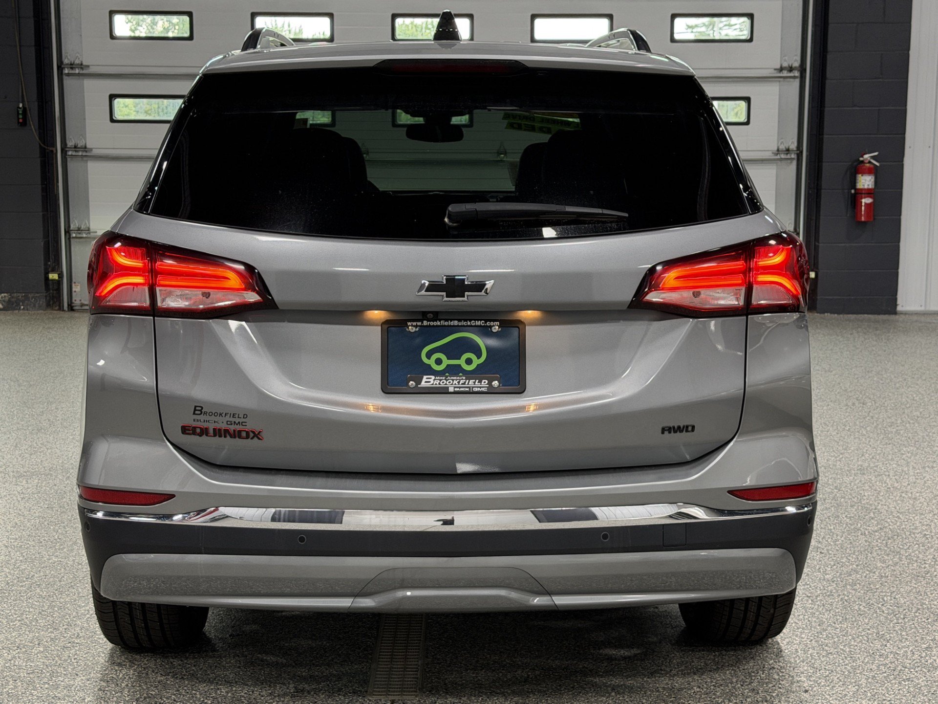 Used 2023 Chevrolet Equinox Premier AWD/4WD image 4