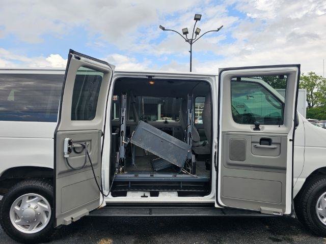 Used 2011 Ford E-350 and Econoline 350 XLT RWD image 27