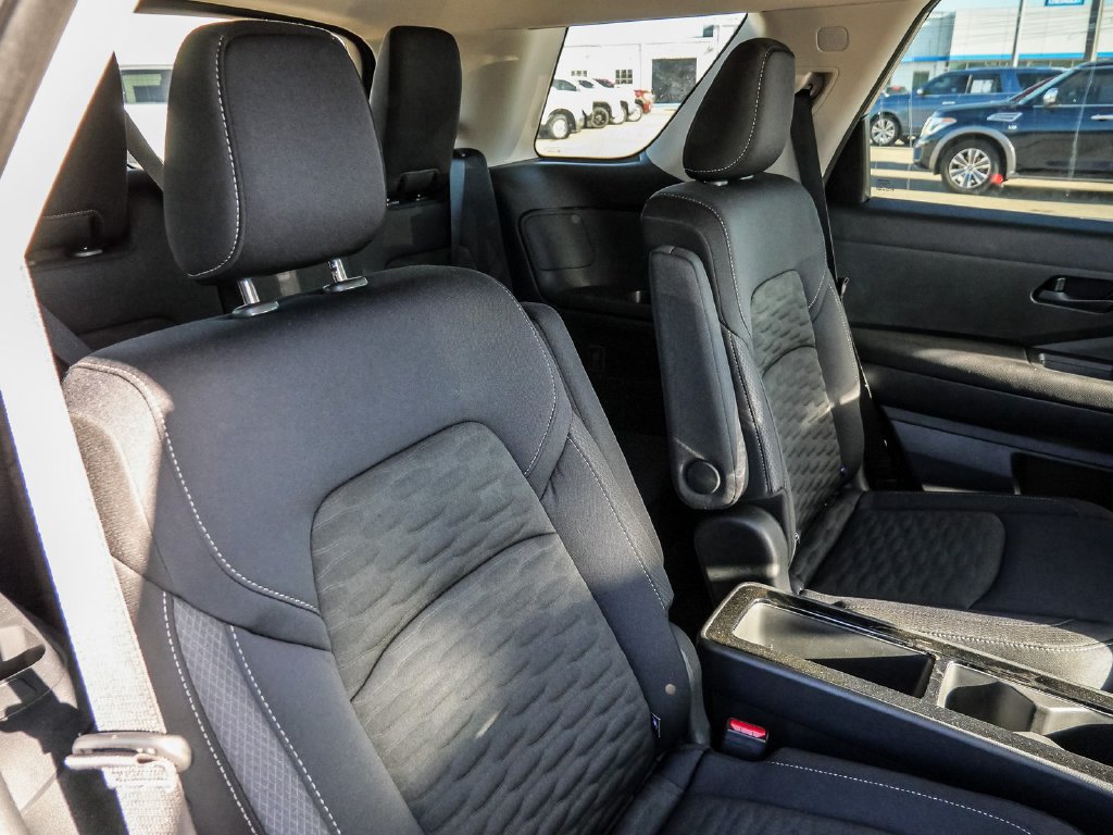 Used 2025 Nissan Pathfinder SV w/ SV Premium Package FWD image 23