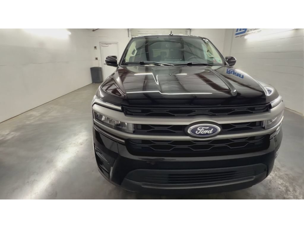 Used 2024 Ford Expedition Max XLT RWD image 3