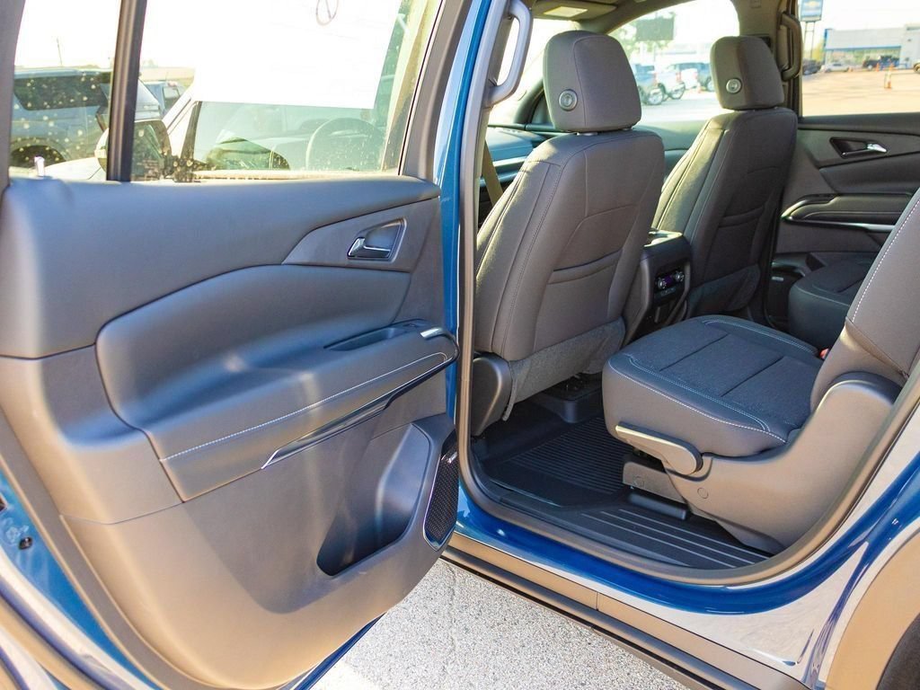 New 2026 Chevrolet Traverse LT w/ Enhanced Driving Package FWD image 32