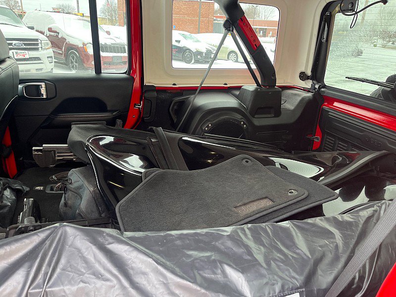 Used 2018 Jeep Wrangler Unlimited Sahara w/ Dual Top Group image 10