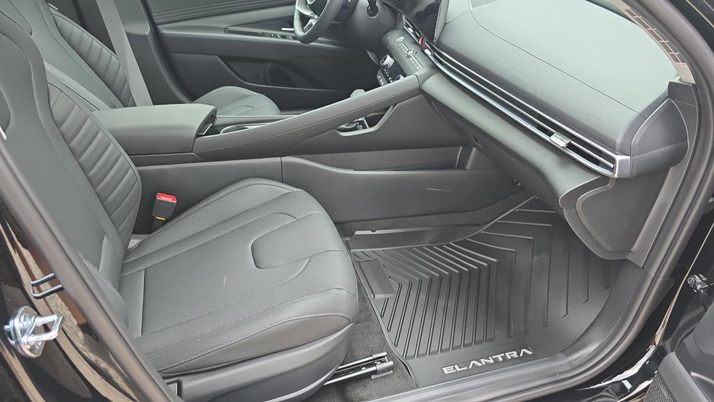 New 2026 Hyundai Elantra Limited FWD image 13