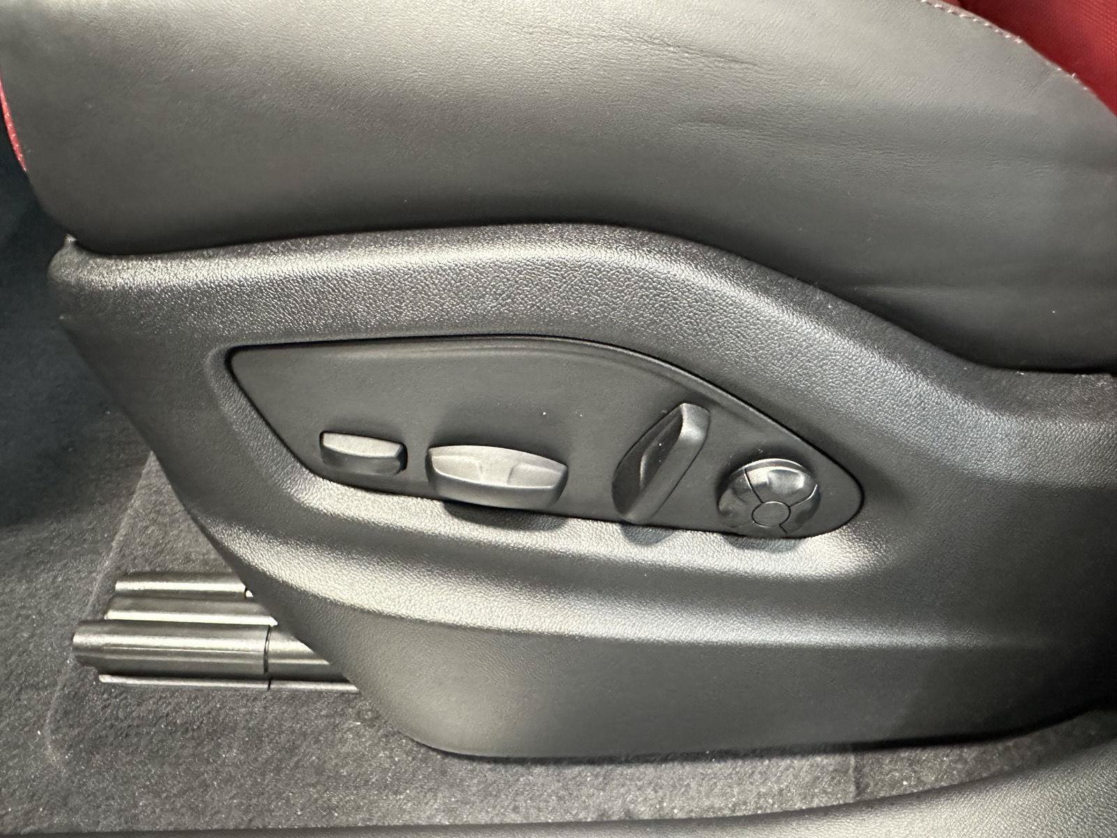 New 2026 Porsche Cayenne Coupe AWD/4WD image 18