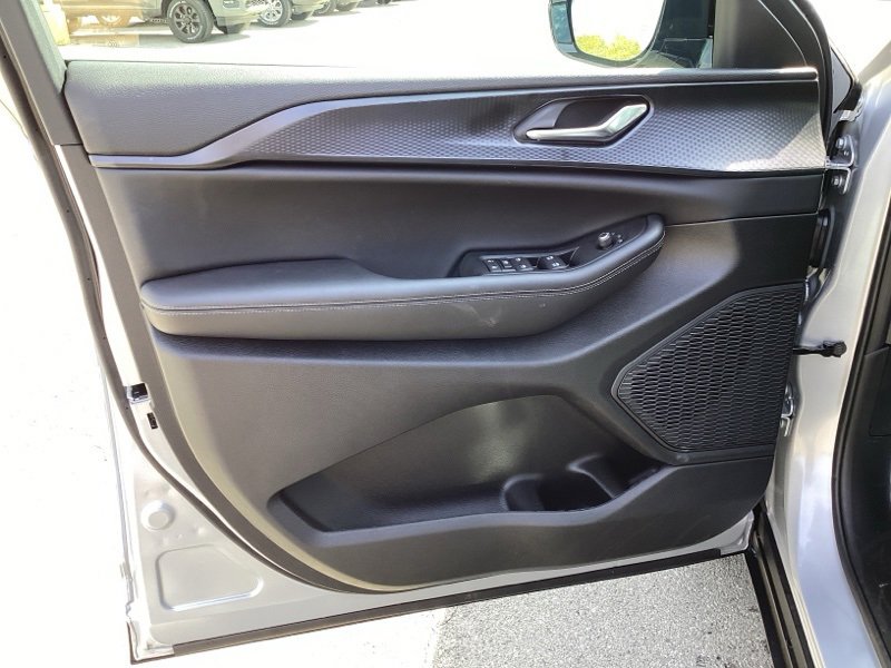 New 2025 Jeep Grand Cherokee Altitude image 22