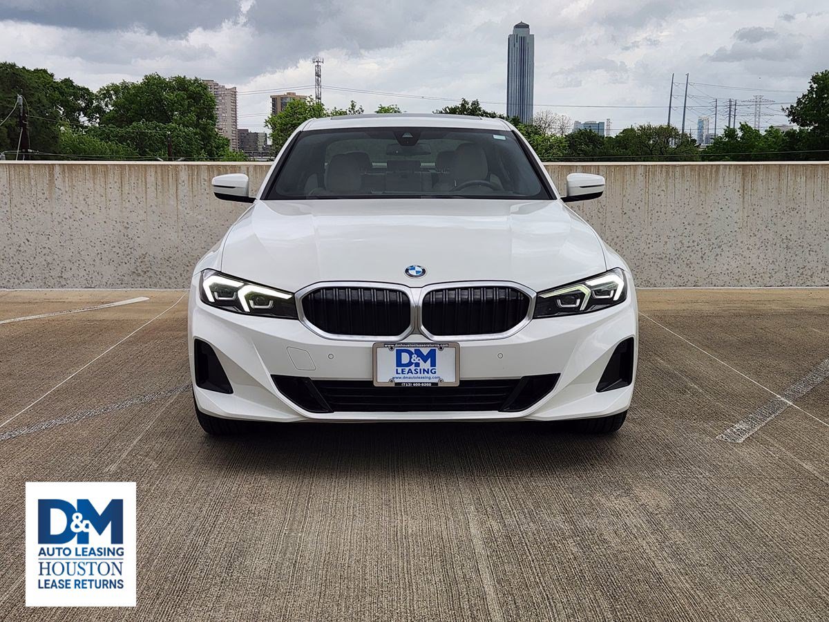 Used 2023 BMW 330i Sedan w/ Premium Package image 2