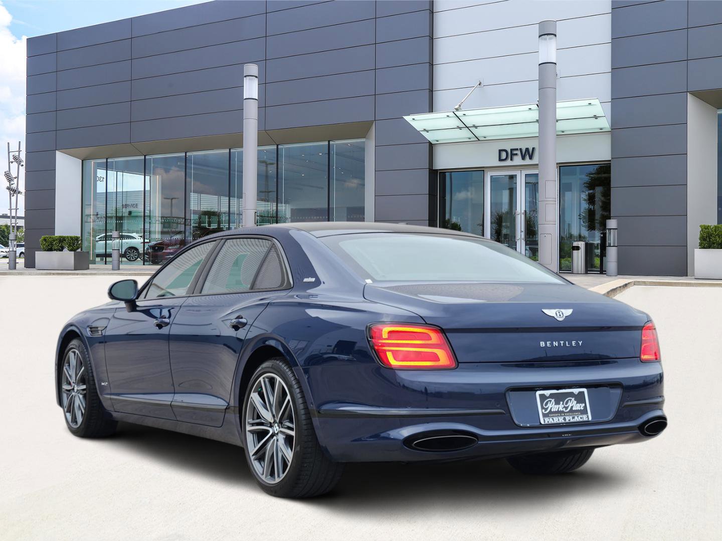 Used 2021 Bentley Flying Spur W12 image 4