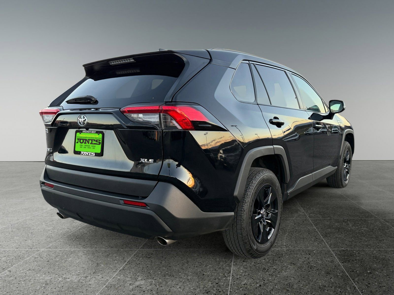 Used 2022 Toyota RAV4 XLE image 7