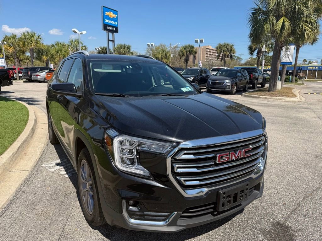 Used 2023 GMC Terrain SLT image 2
