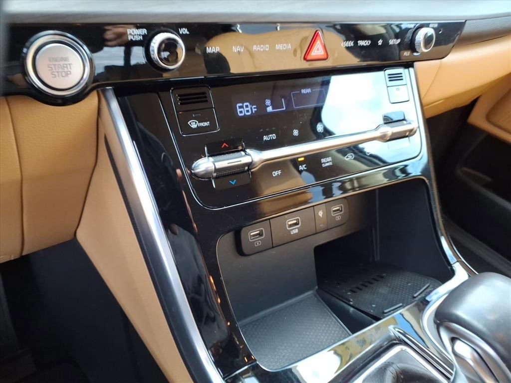 Used 2024 Kia Carnival EX image 25