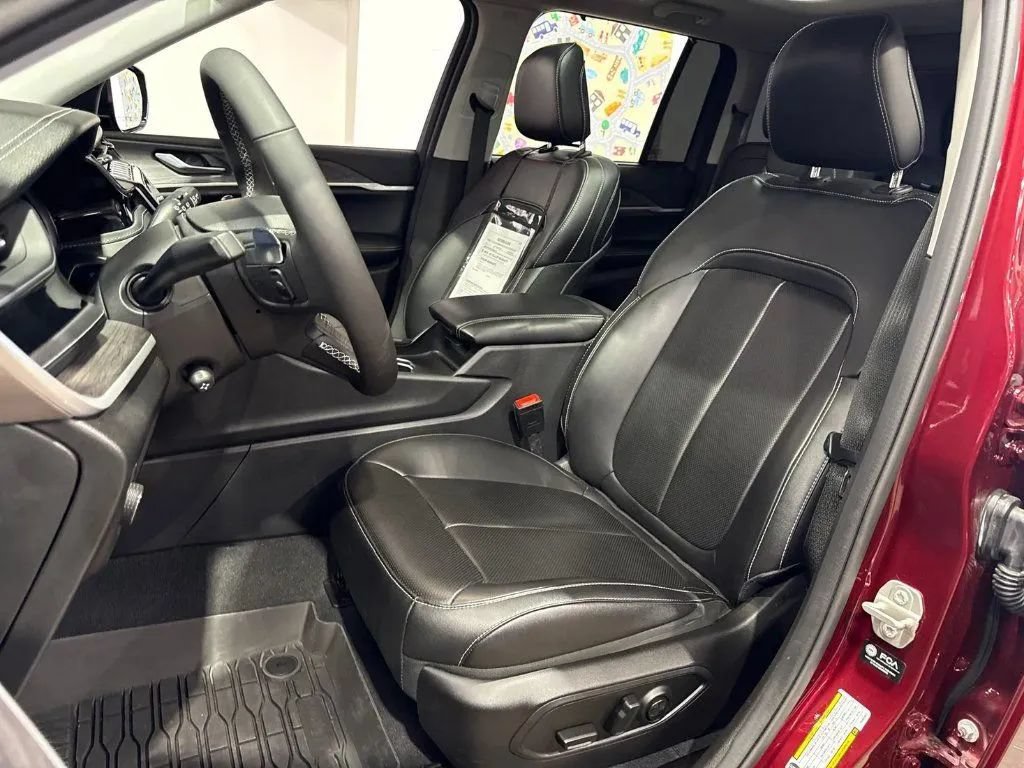 Used 2023 Jeep Grand Cherokee 30th Anniversary AWD/4WD image 12