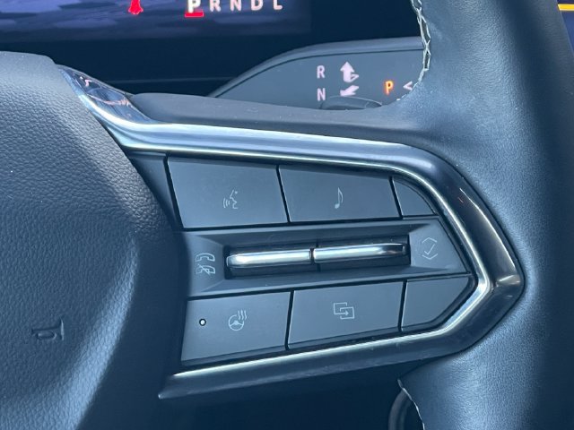 Used 2025 Chevrolet Traverse LT w/ Driver Confidence Package FWD image 17