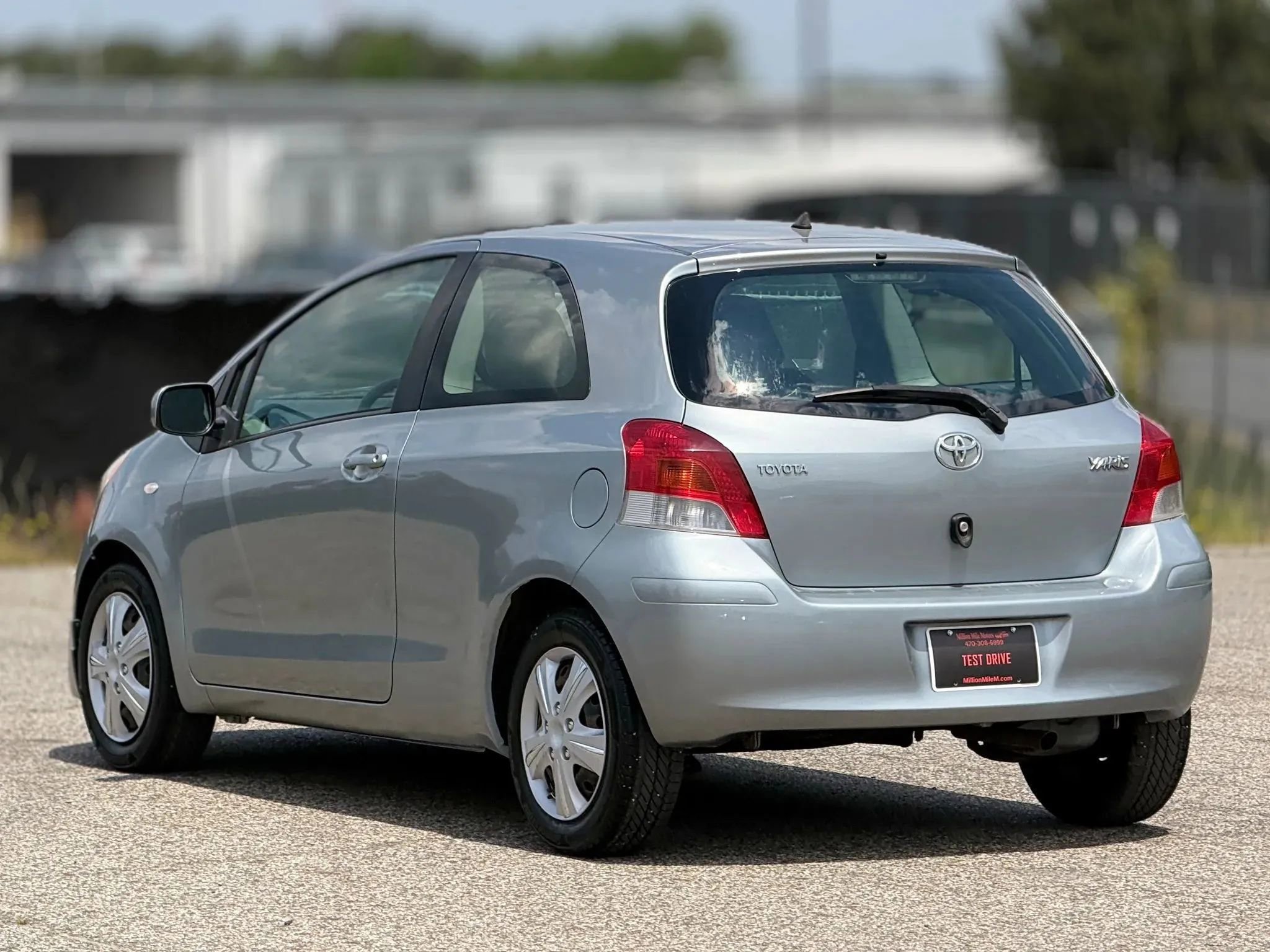 Used 2009 Toyota Yaris 2-Door Hatchback FWD image 10