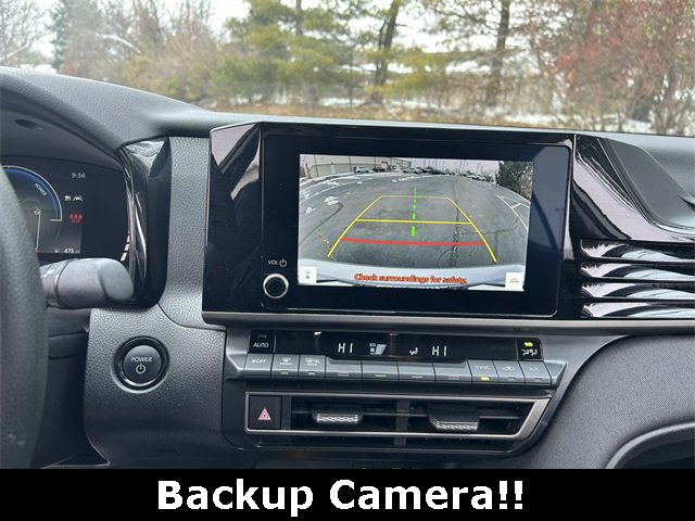 Used 2025 Toyota Camry LE image 3