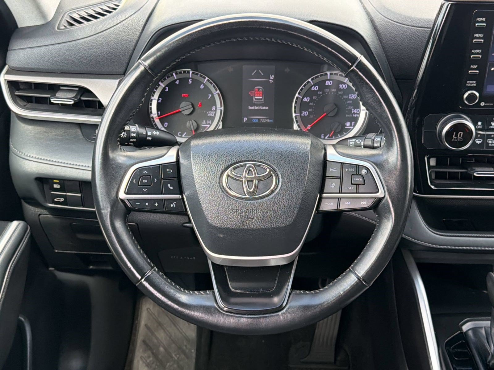 Used 2022 Toyota Highlander LE FWD image 11