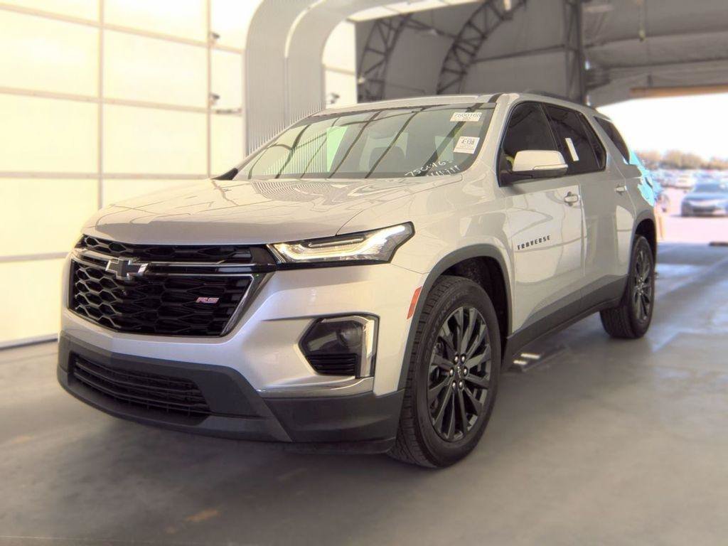 Used 2022 Chevrolet Traverse RS FWD image 4