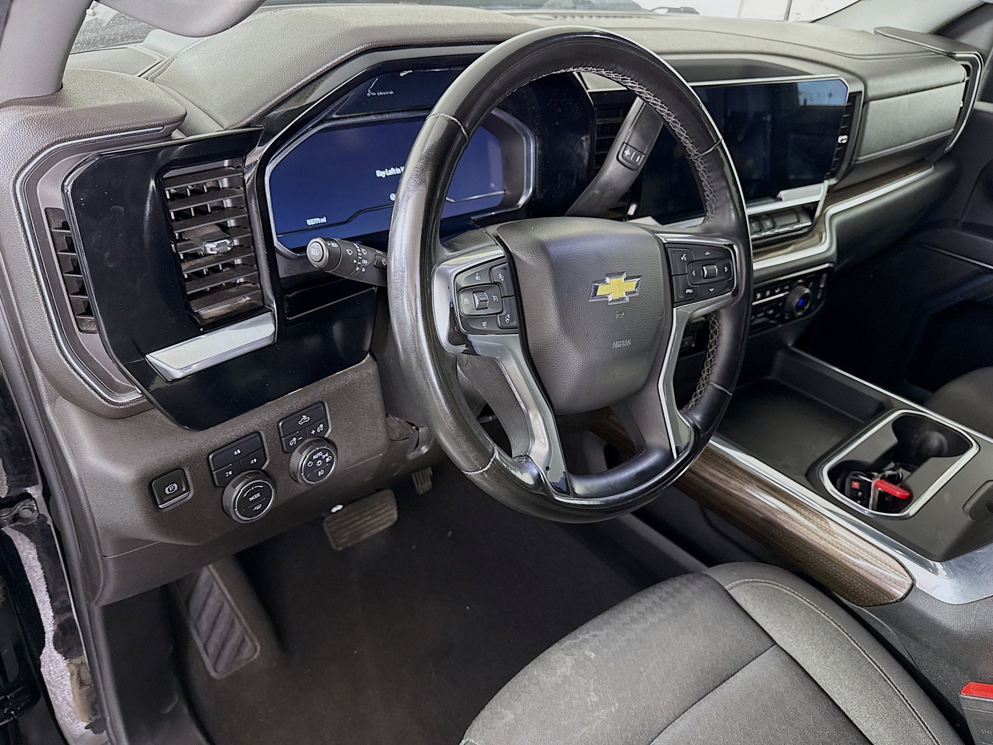 Used 2024 Chevrolet Silverado 2500 LT w/ Convenience Package image 22