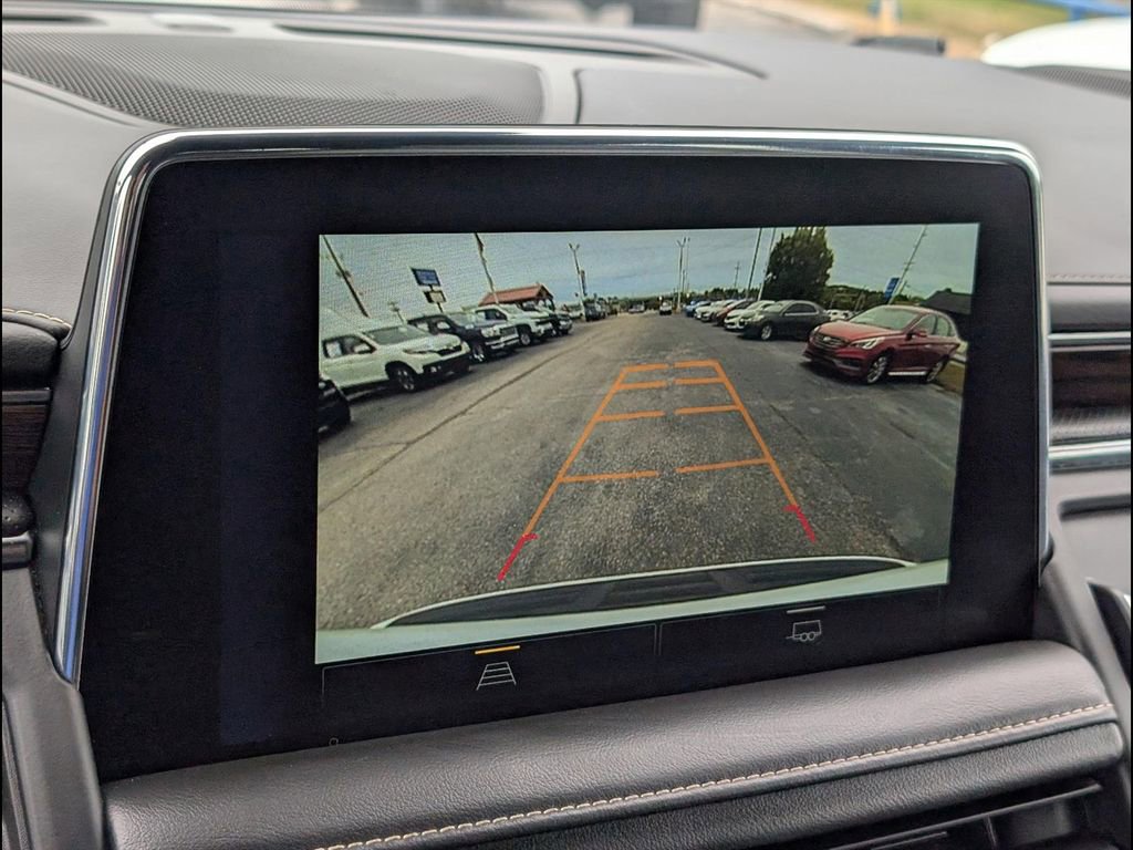 Used 2023 Chevrolet Suburban Premier RWD image 9