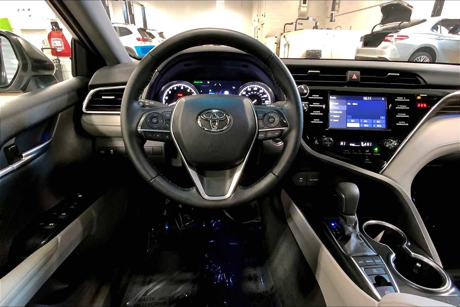 Used 2018 Toyota Camry XLE image 5