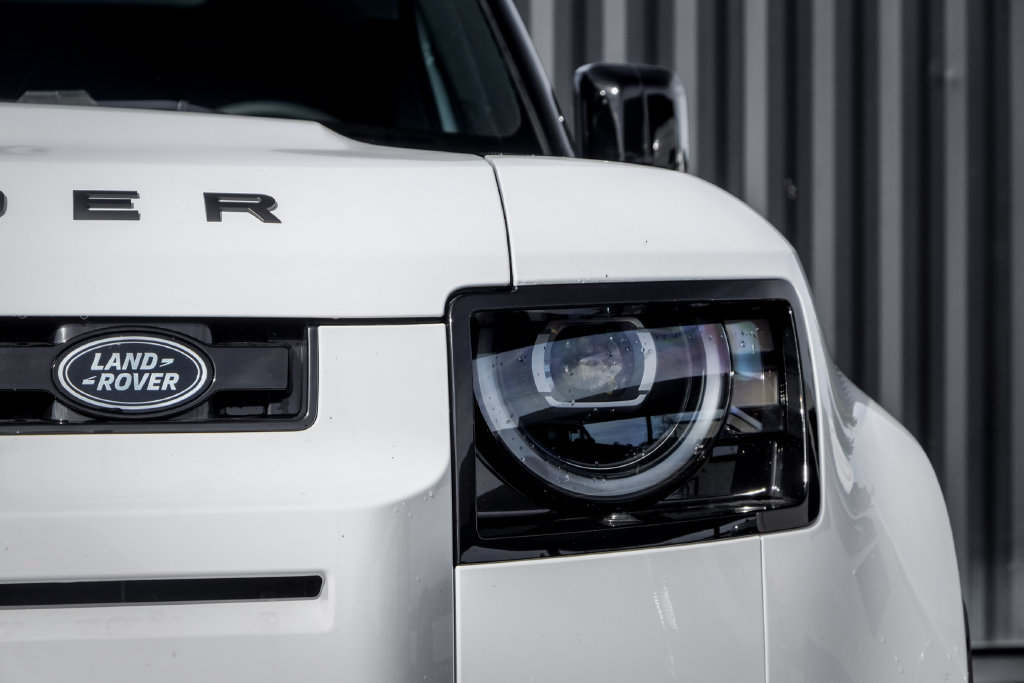 New 2026 Land Rover Defender 110 X-Dynamic SE AWD/4WD image 6