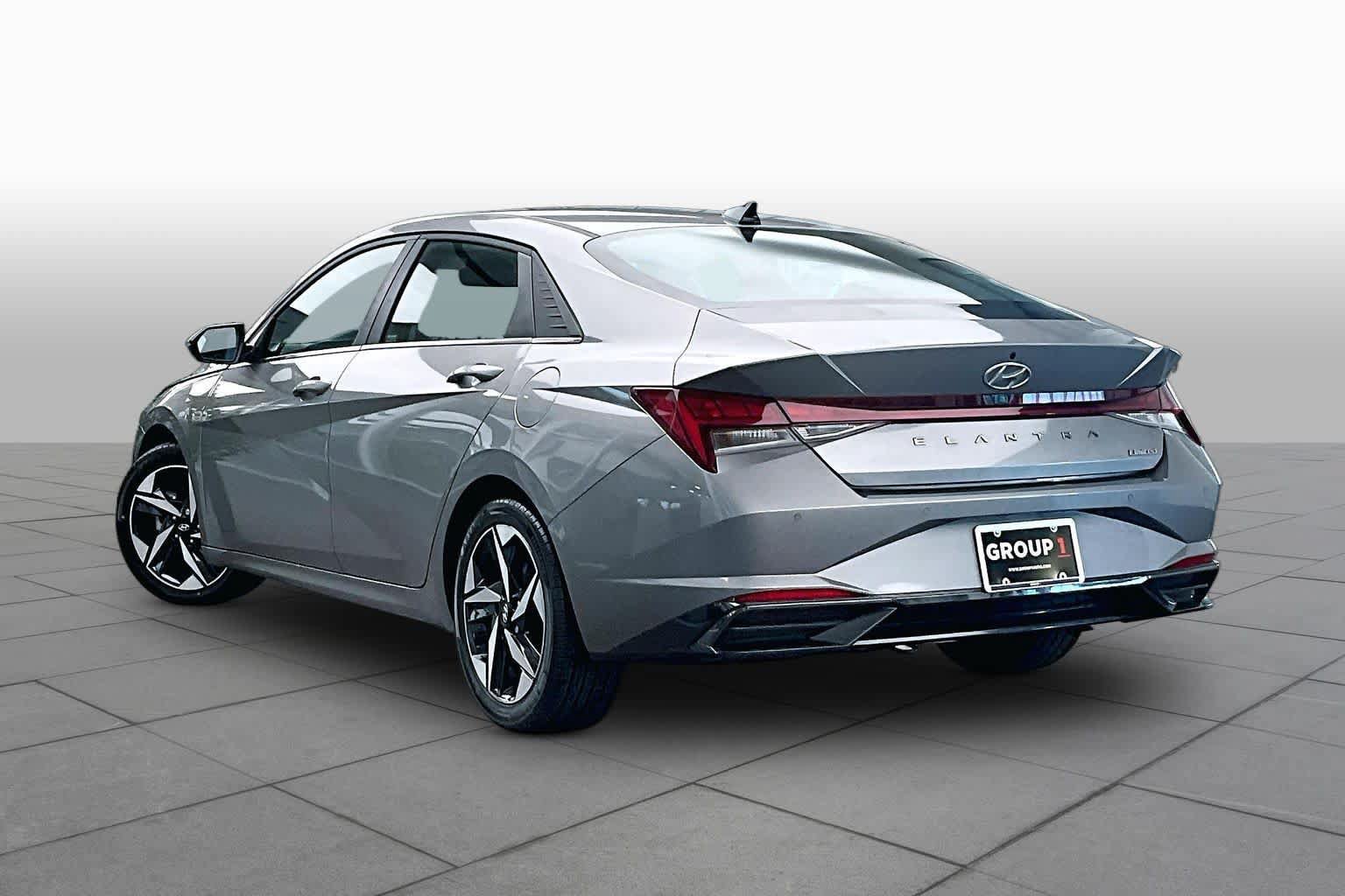 Used 2023 Hyundai Elantra Limited FWD image 12