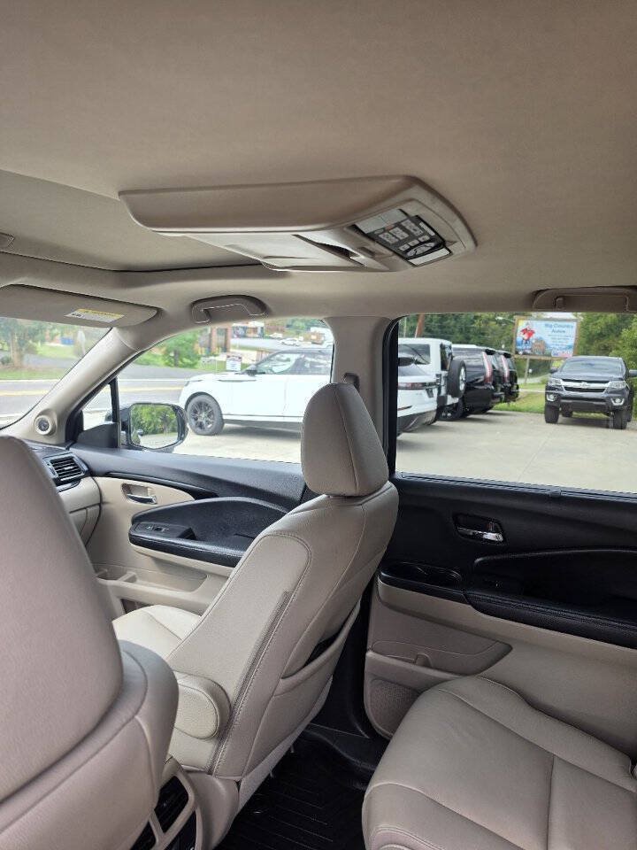 Used 2017 Honda Pilot Touring image 11