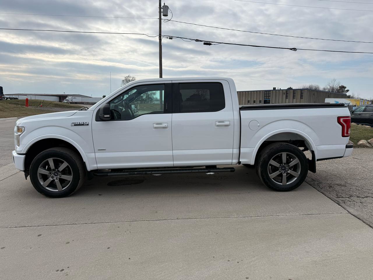 Used 2017 Ford F150 XLT w/ Equipment Group 301A Mid image 10
