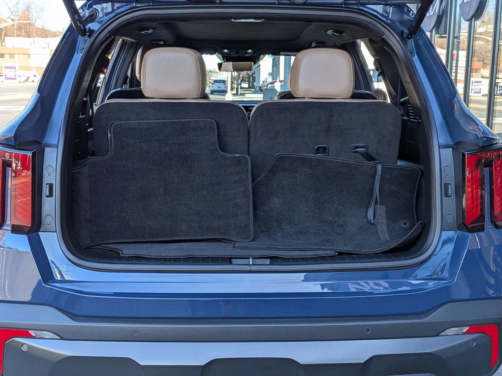 Certified 2024 Kia Sorento SX Prestige w/ Olive Brown Leather Package image 9
