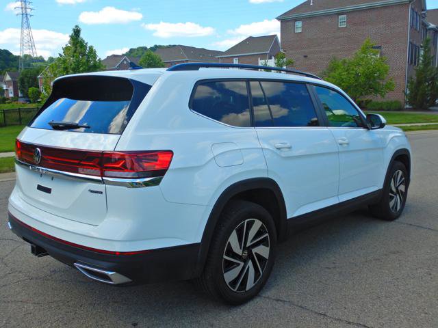 Used 2025 Volkswagen Atlas SE AWD/4WD image 4