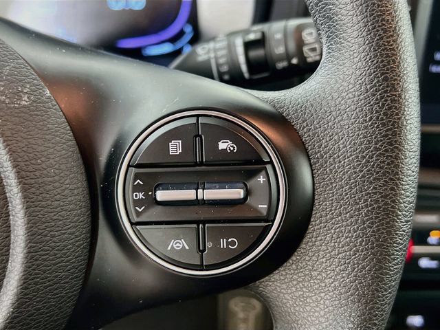 Used 2025 Kia Soul LX FWD image 29