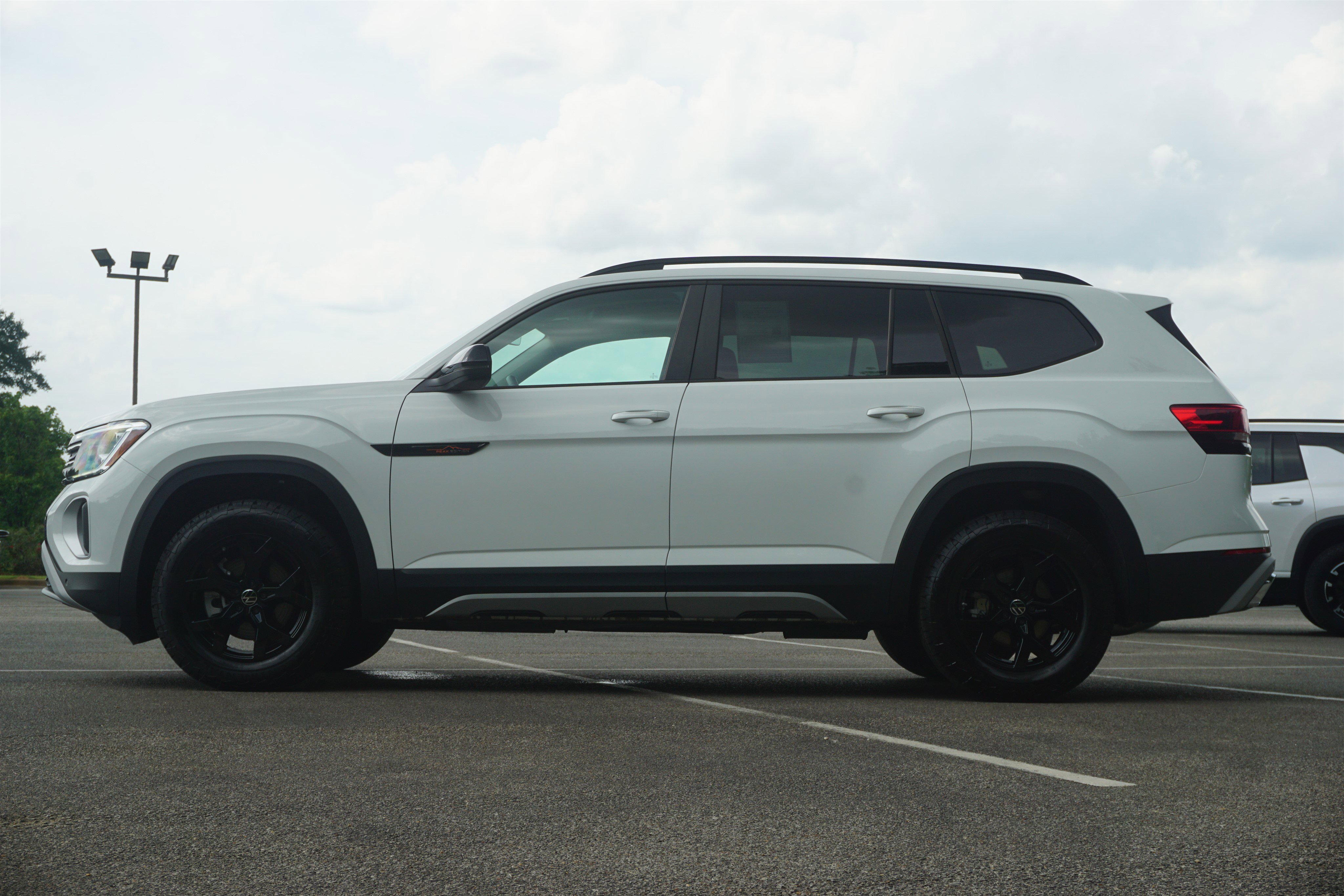 Used 2025 Volkswagen Atlas Peak Edition SE image 6