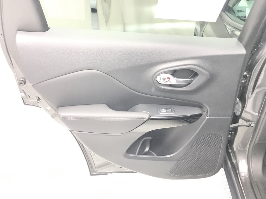 Used 2023 Jeep Cherokee Altitude Lux image 8