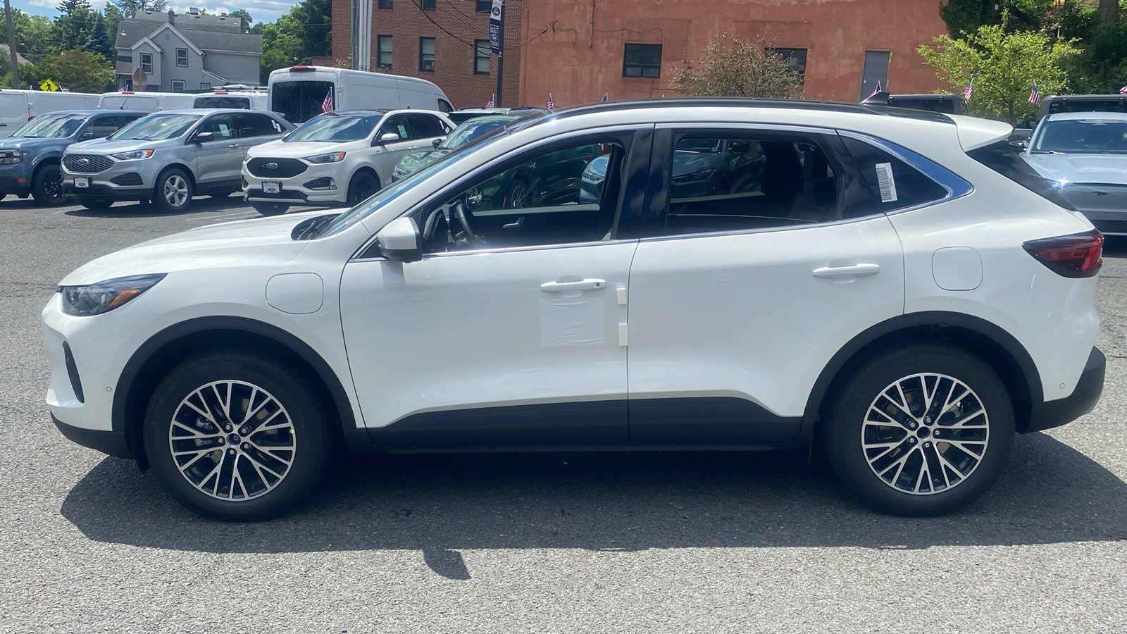 Used 2024 Ford Escape SE w/ PHEV Premium Package FWD image 4