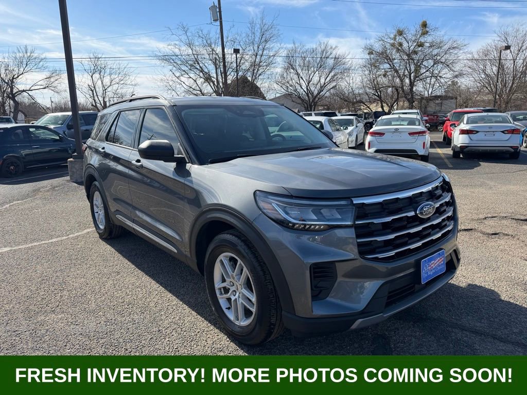 Used 2025 Ford Explorer Active image 1