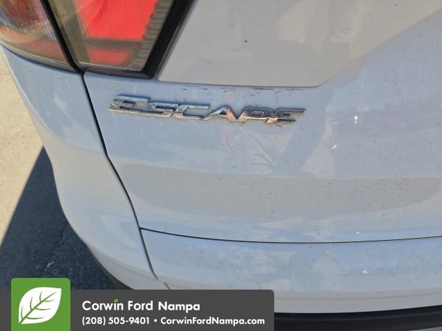 Used 2018 Ford Escape SE w/ Ford Safe & Smart Package AWD/4WD image 15