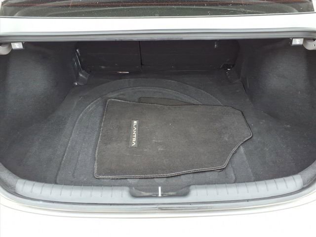 Used 2023 Hyundai Elantra Limited image 12