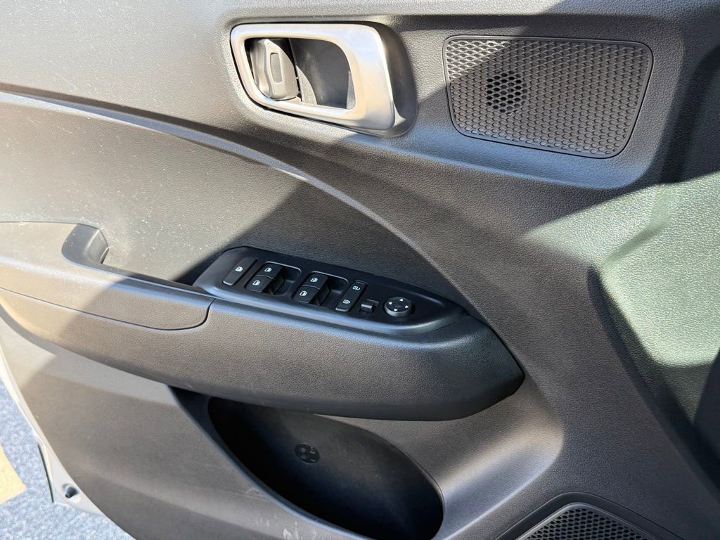 Used 2021 Hyundai Venue SEL FWD image 27