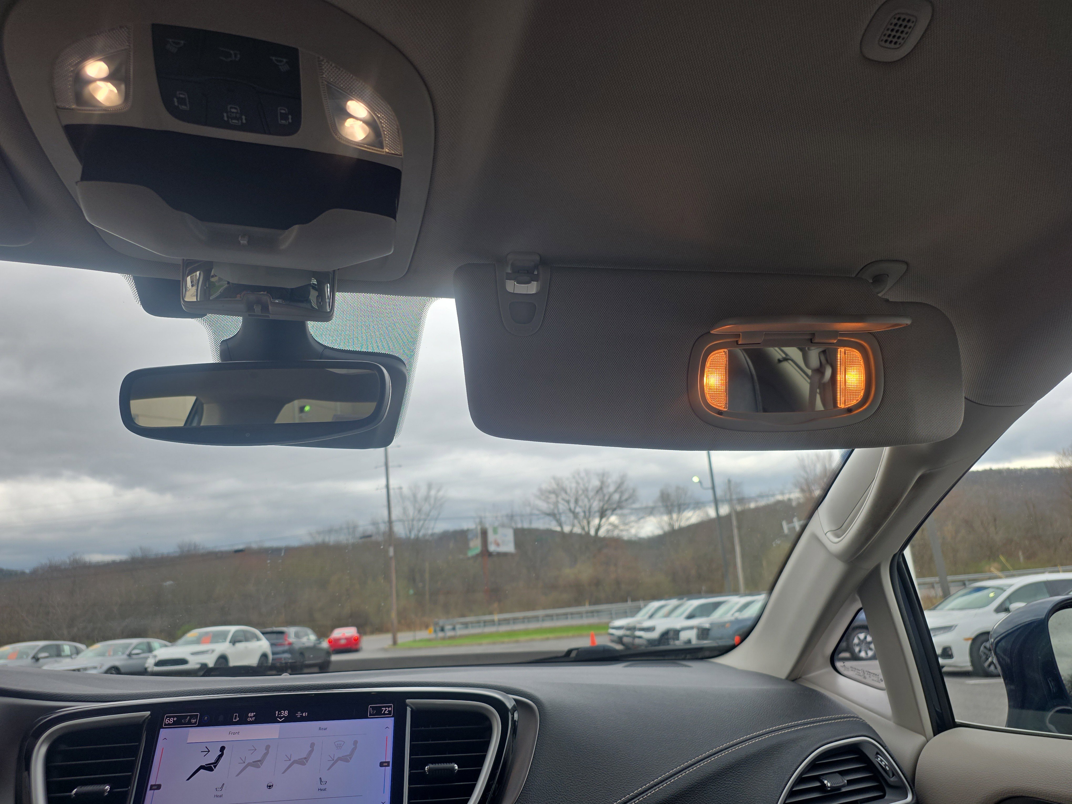 Used 2022 Chrysler Pacifica Touring-L image 29