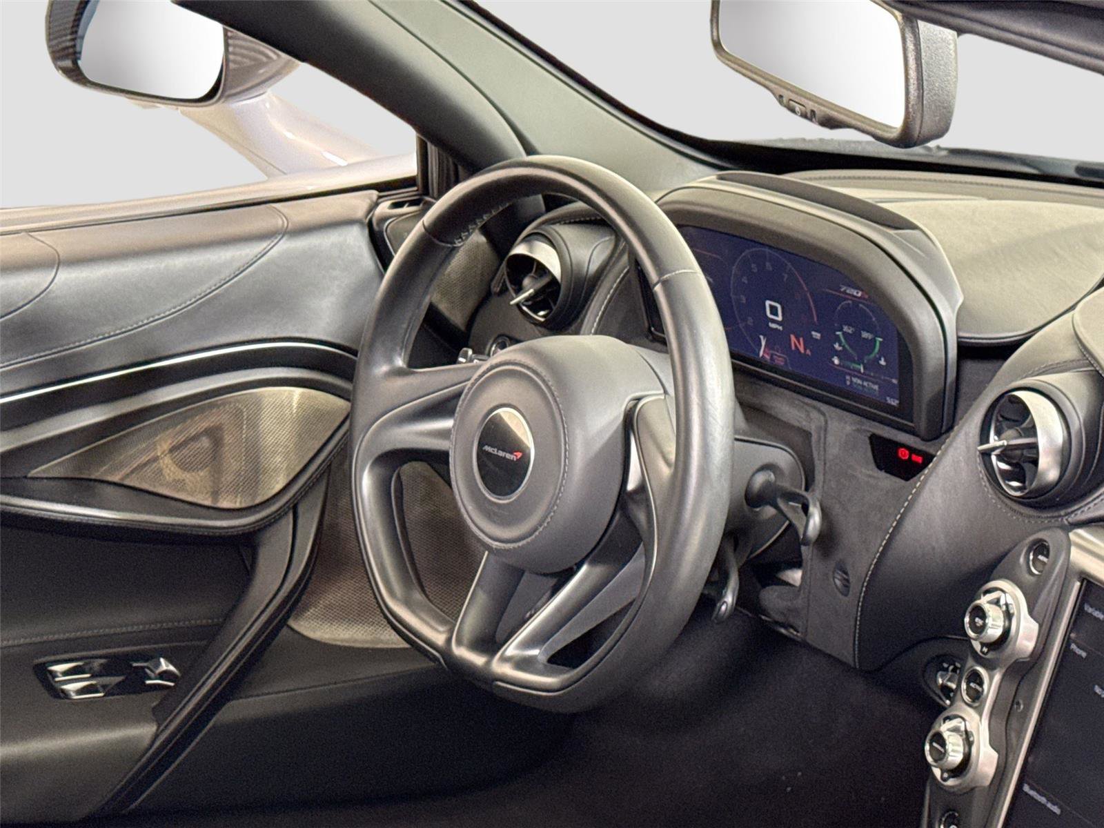 Used 2018 McLaren 720S image 26