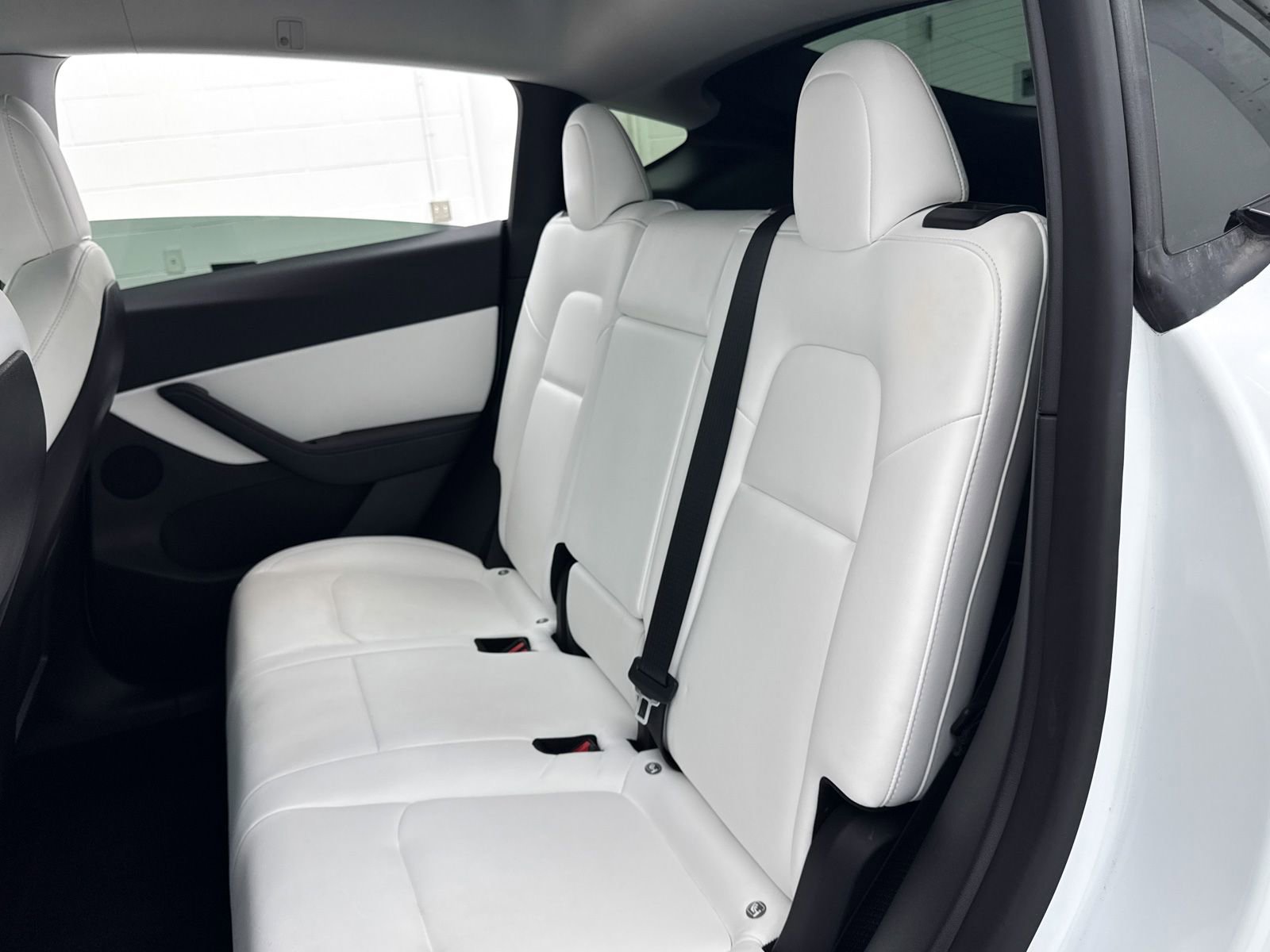 Used 2022 Tesla Model Y Long Range image 48