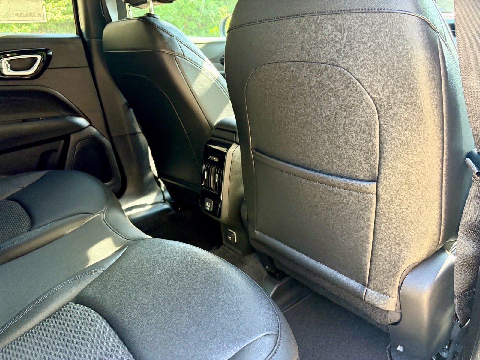 New 2026 Jeep Compass Latitude AWD/4WD image 17