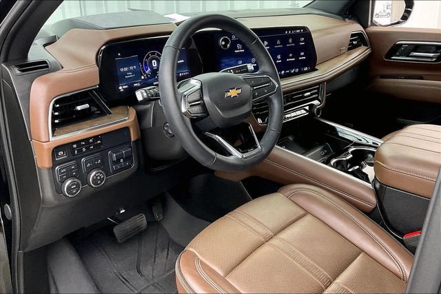 Certified 2025 Chevrolet Suburban High Country AWD/4WD image 17