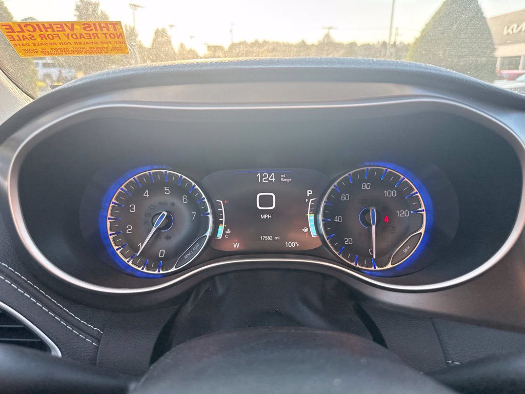 Used 2023 Chrysler Pacifica Touring-L AWD/4WD image 10