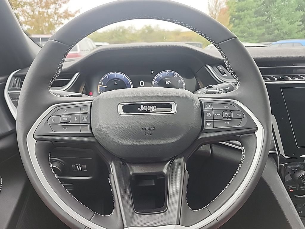 New 2025 Jeep Grand Cherokee Laredo w/ Luxury Tech Group I image 29