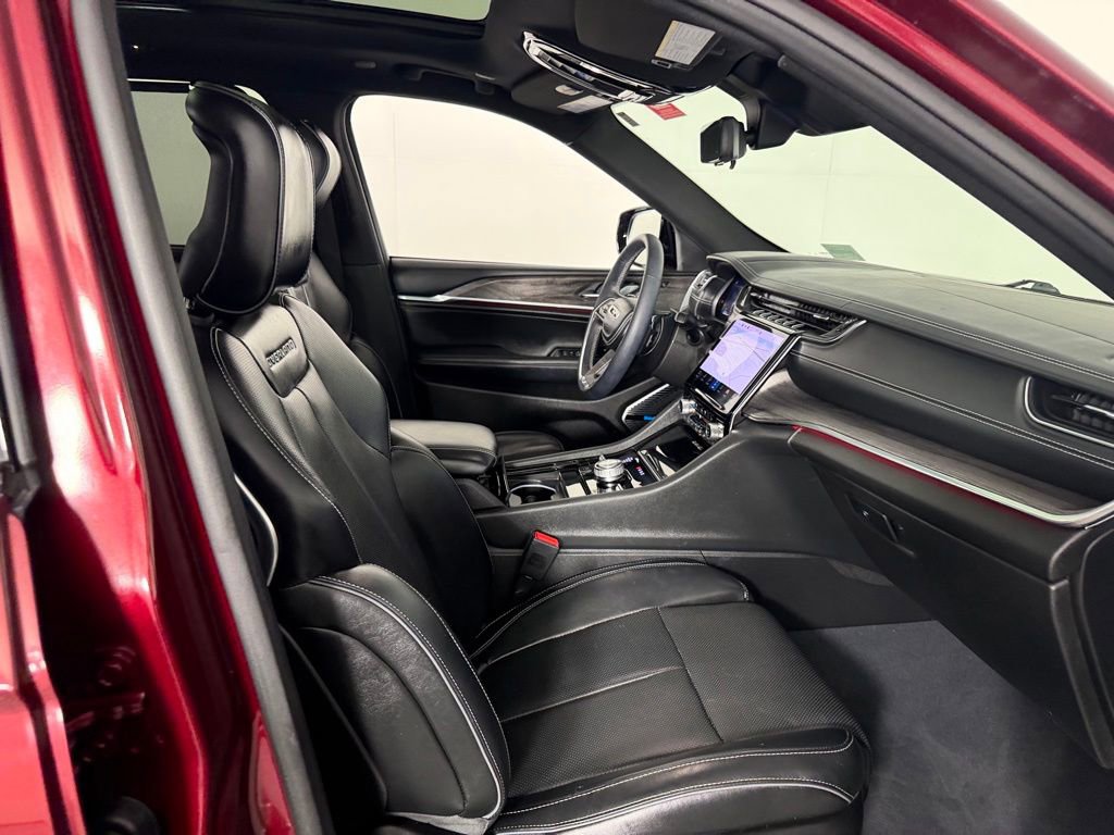 Certified 2023 Jeep Grand Cherokee Overland w/ Luxury Tech Group IV AWD/4WD image 30