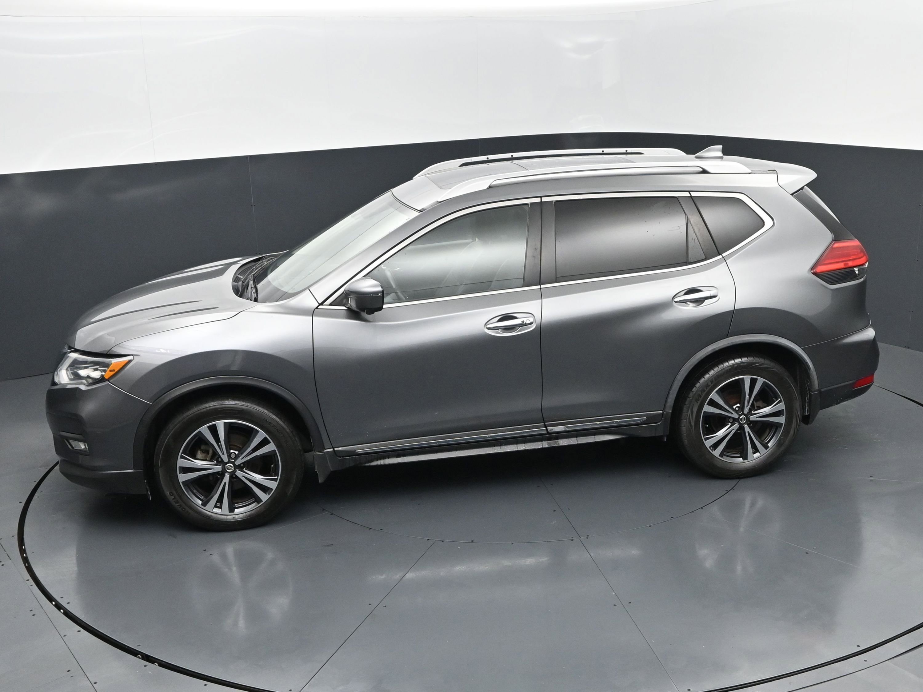 Used 2017 Nissan Rogue SL w/ SL Premium Package FWD image 29