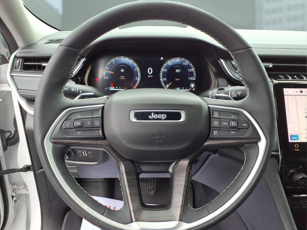 Used 2023 Jeep Grand Cherokee Limited w/ Luxury Tech Group II AWD/4WD image 11